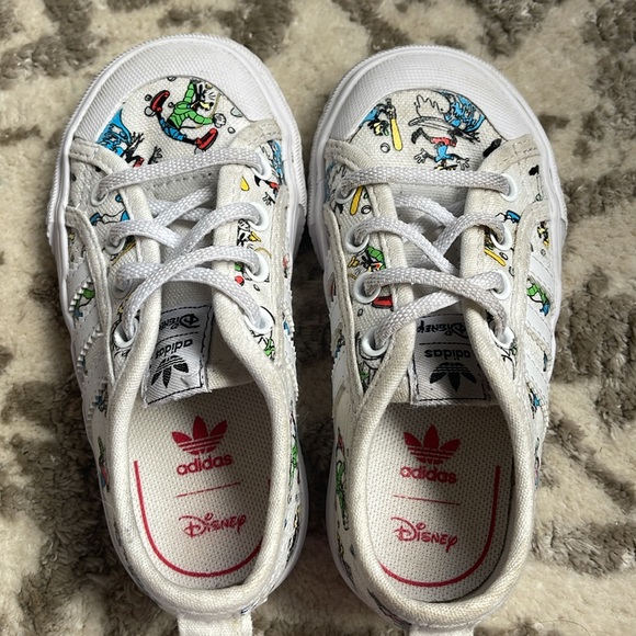 Adidas X Disney Goofy Print sneakers size 6.5 kids - Picture 3 of 8